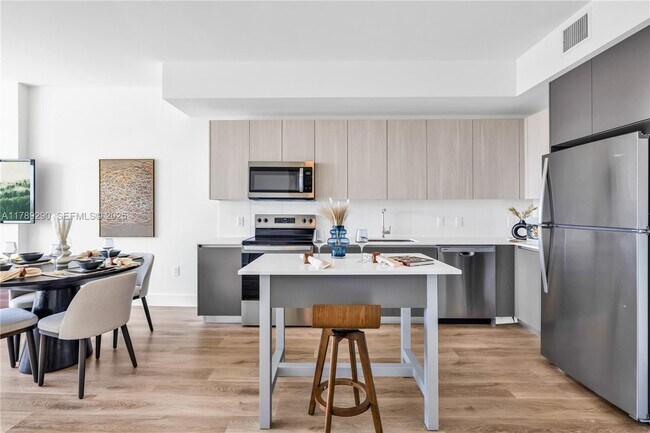 3801 N Dixie Hwy in Oakland Park, FL - Building Photo - Building Photo