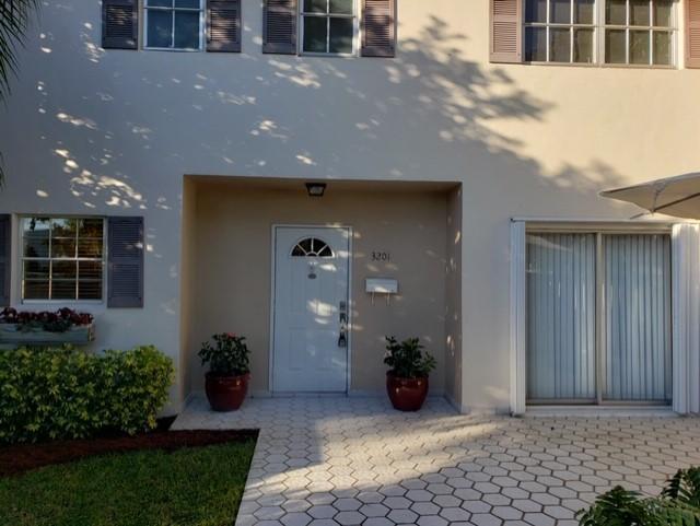 3201 S Palm Aire Dr in Pompano Beach, FL - Building Photo - Building Photo