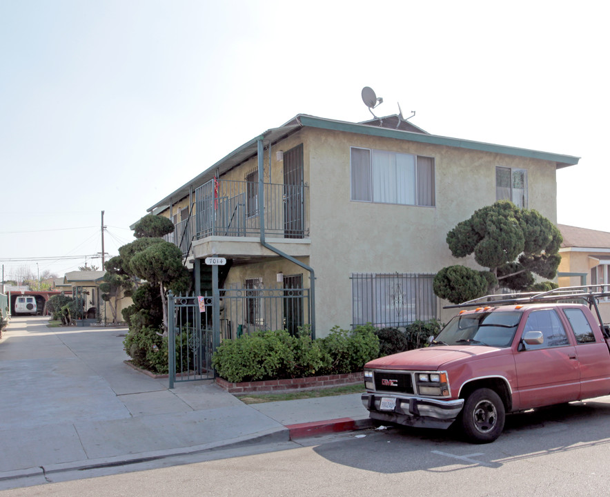 7014 Mountain View Ave in Huntington Park, CA - Building Photo