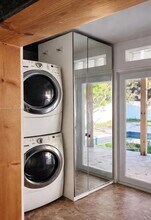 471 NE 162nd St in Miami, FL - Foto de edificio - Building Photo