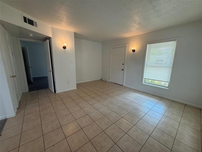 622 Trinity St in Lockhart, TX - Building Photo - Building Photo