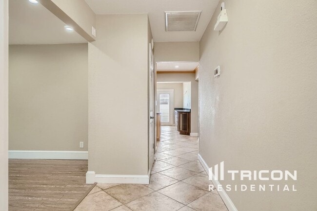 507 Edmonton Ct in Clearwater, FL - Building Photo - Building Photo
