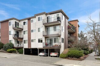 SAN Sandra Apartments in Seattle, WA - Building Photo - Building Photo