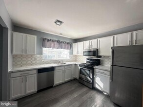 406 Barrington Ct in Palmyra, PA - Building Photo - Building Photo