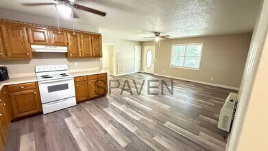 311 Hillcrest Ln in Big Sandy, TN - Foto de edificio - Building Photo