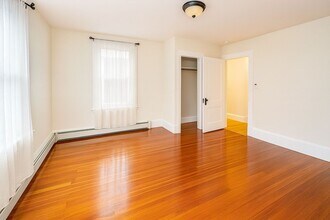 44 Pearl St, Unit #2 in Somerville, MA - Foto de edificio - Building Photo