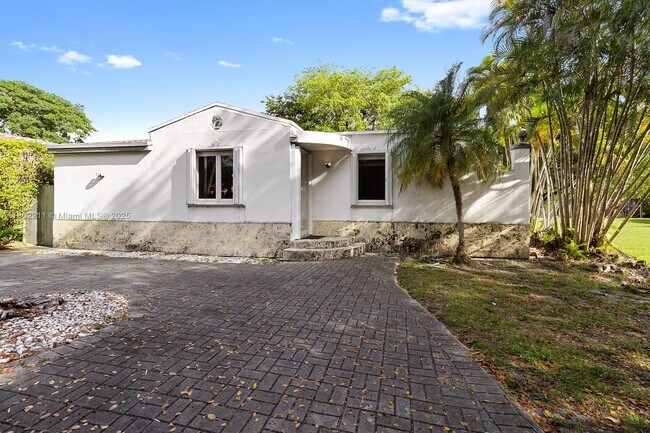property at 2511 SW 26th Ln
