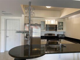 7270 SW 88th St in Kendall, FL - Building Photo