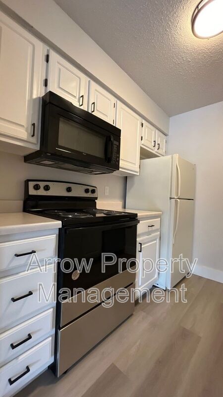 2350 N 44th St in Lincoln, NE - Building Photo - Building Photo