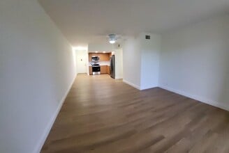 4354 NW 9th Ave, Unit 12-3B in Deerfield Beach, FL - Foto de edificio - Building Photo