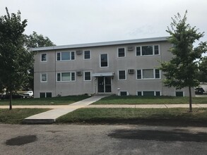 984 Van Buren Ave in St. Paul, MN - Building Photo - Building Photo