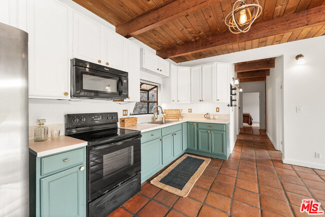 1710 Topanga Skyline Dr in Topanga, CA - Building Photo - Building Photo
