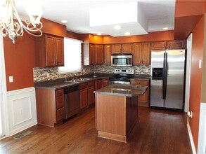1044 Bayberry Dr in Canonsburg, PA - Foto de edificio - Building Photo