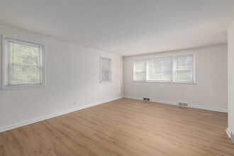 Elkins Park Gardens in Elkins Park, PA - Building Photo - Interior Photo