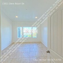 13811 Onyx Night Dr in Bakersfield, CA - Building Photo - Building Photo