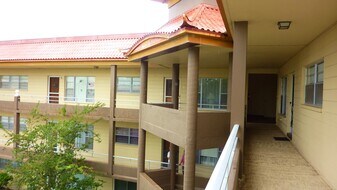 2402 Ecuadorian Way in Clearwater, FL - Building Photo