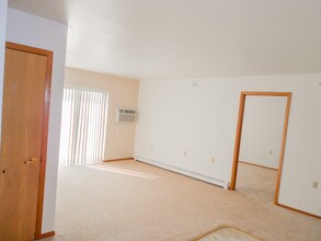 The Landings Apartments in Centerville, IA - Building Photo - Building Photo