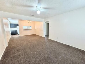 339 Ware Dr in Grand Prairie, TX - Building Photo - Building Photo