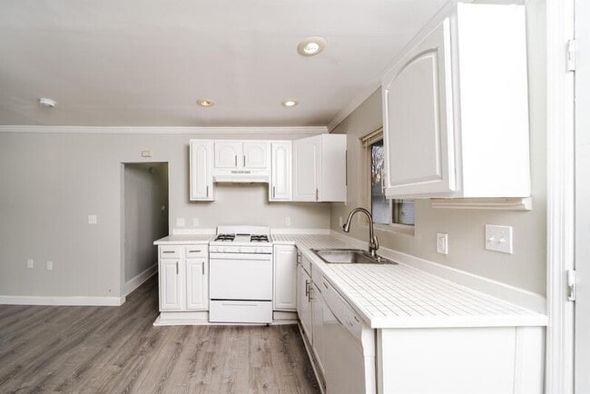 20 Vandenburgh Ave in Troy, NY - Building Photo - Building Photo