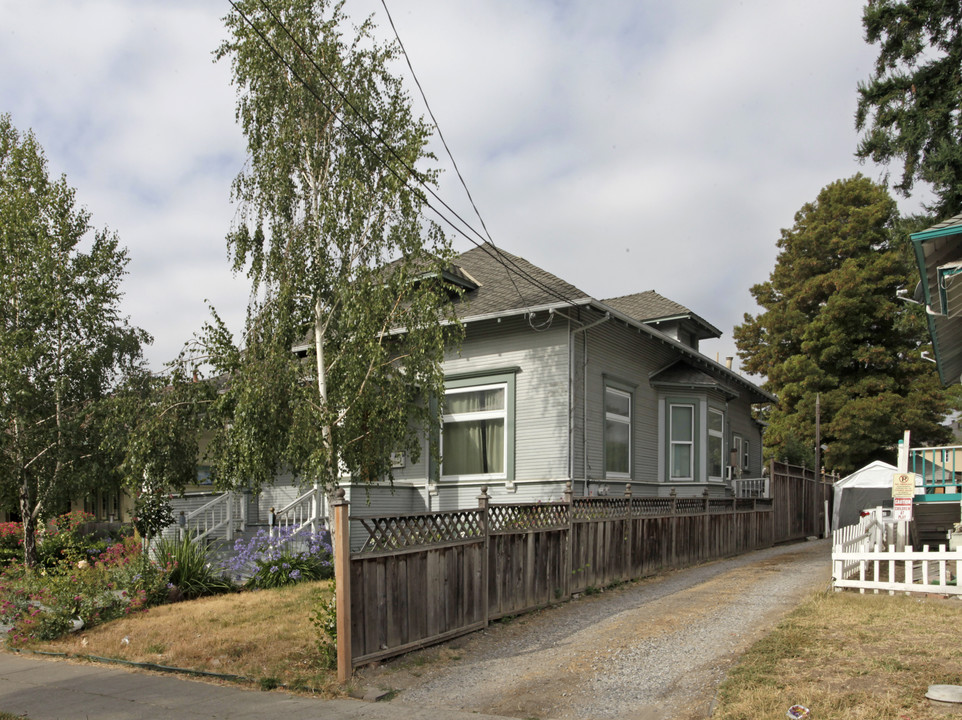 687-689 S 10th St in San Jose, CA - Building Photo