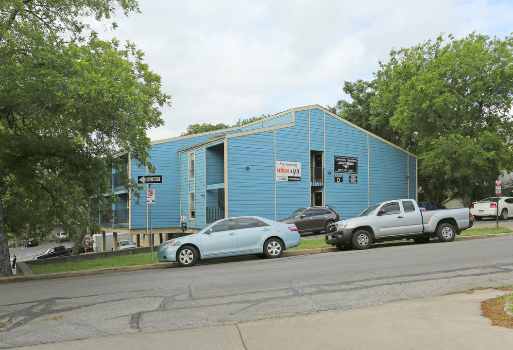 University Quarters Apartments in Austin, TX - Foto de edificio