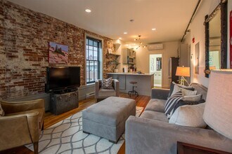 140 Penhallow St in Portsmouth, NH - Building Photo - Building Photo