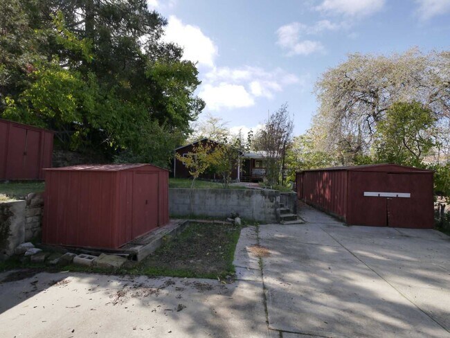 8267 Old School Way in Mokelumne Hill, CA - Building Photo - Building Photo