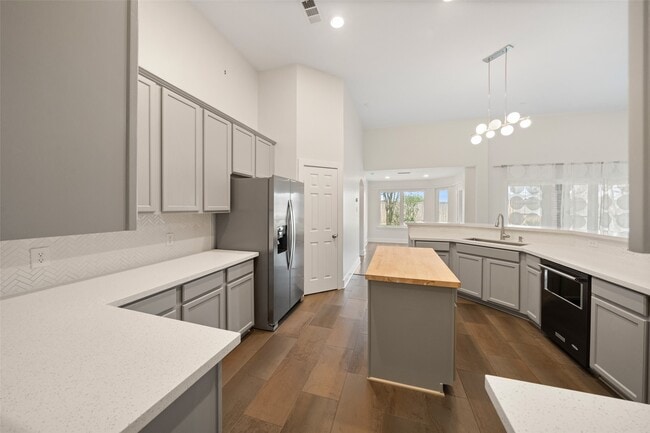 property at 1318 Ragsdale Ln