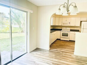 3720 NW 91st Ave-Unit -1 in Sunrise, FL - Foto de edificio - Building Photo