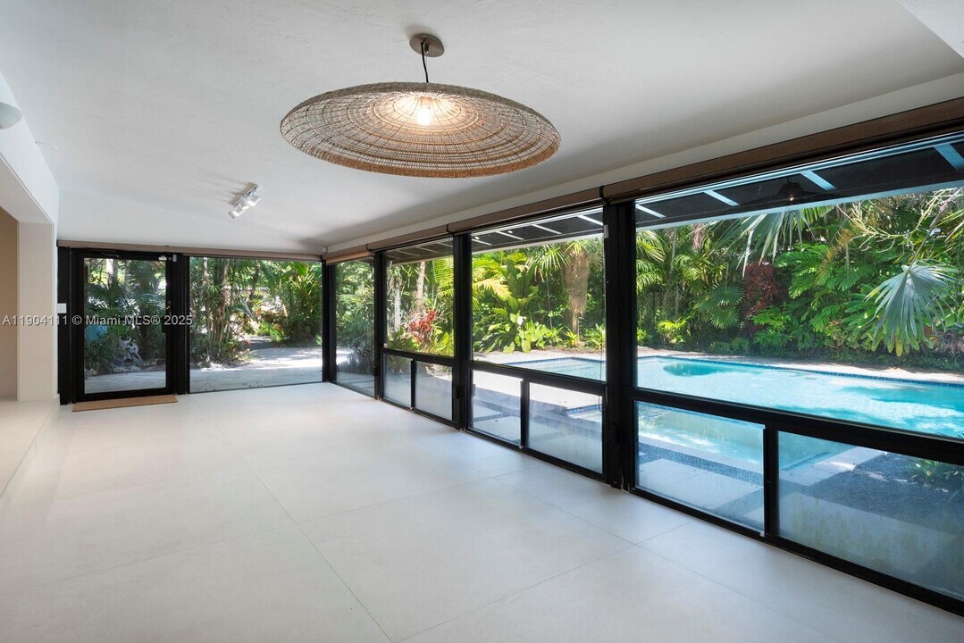 1107 NE 118th St in Biscayne Park, FL - Building Photo