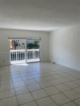 7732 Camino Real in Miami, FL - Foto de edificio - Building Photo