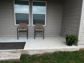 121 Escala Way, Unit Room 1a in San Marcos, TX - Foto de edificio - Building Photo
