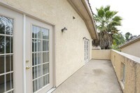 Building Photo - Pacific Gardens at Genesee Apartamentos in San Diego, California