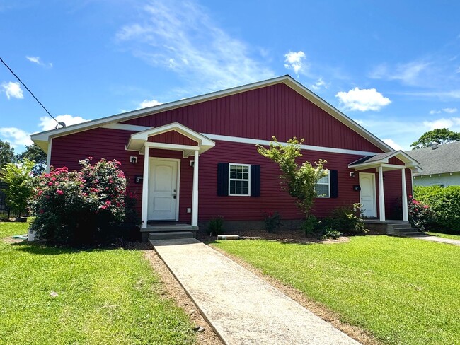 property at 1012 E Boswell St