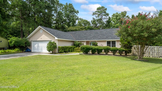 621 Clover Dr in Jacksonville, NC - Building Photo - Building Photo