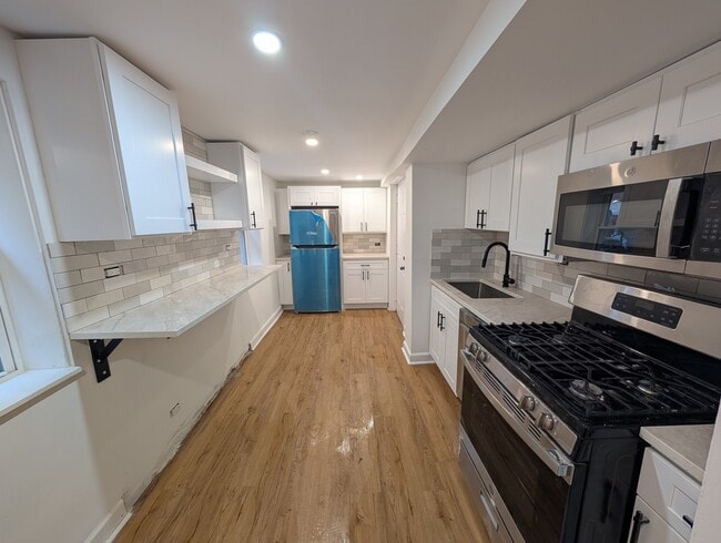 3823 N Whipple St in Chicago, IL - Foto de edificio - Building Photo