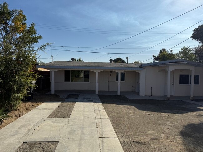 7909 Phillips St in Lamont, CA - Building Photo - Building Photo
