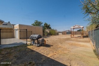 2725 Desert St in Rosamond, CA - Building Photo - Building Photo