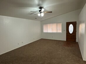 555 North Ct in Corcoran, CA - Foto de edificio - Building Photo