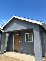 5931 E Dayton Ave in Fresno, CA - Building Photo