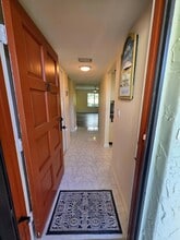 5403 SE Miles Grant Rd, Unit 108 in Stuart, FL - Foto de edificio - Building Photo