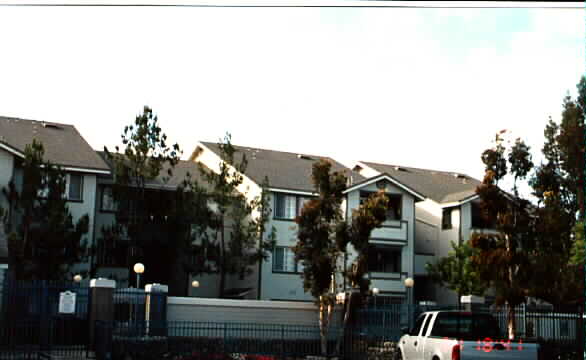 Chelsea Court Apartments in Santa Ana, CA - Foto de edificio - Building Photo