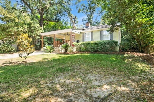 property at 312 Pineview Ln W