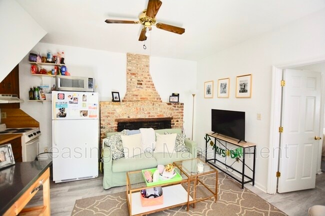 24 Bee St in Charleston, SC - Building Photo - Building Photo