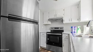 5117 E 10th St in Panama City, FL - Building Photo - Building Photo