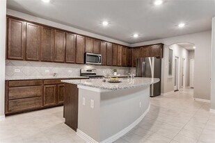 1237 Milfoil Dr in Justin, TX - Building Photo