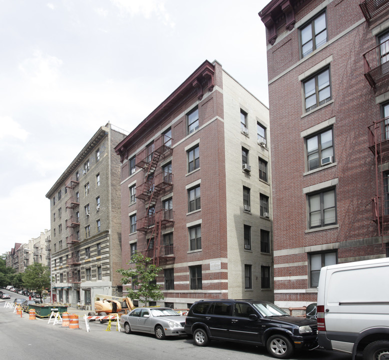 81 Cabrini Boulevard in New York, NY - Building Photo