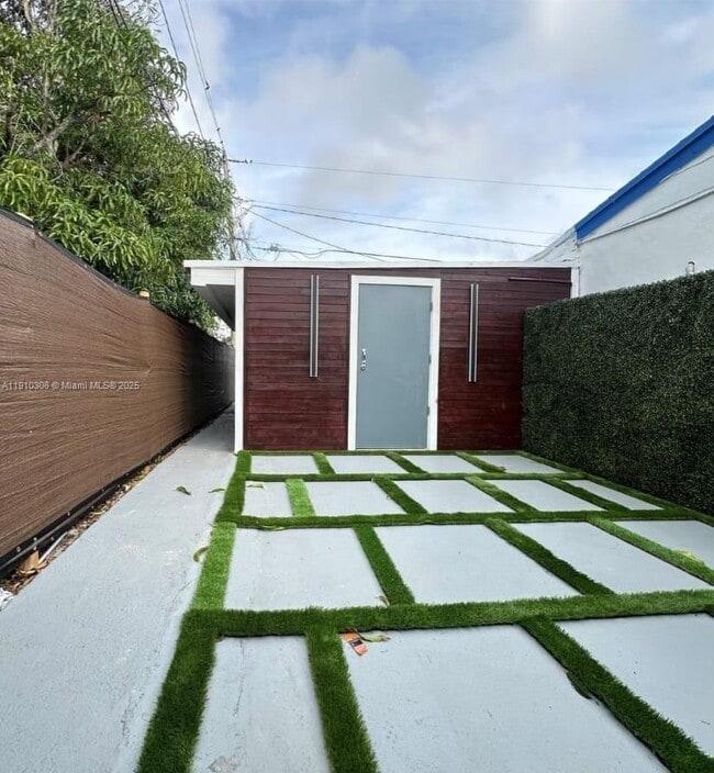 2115 NW 185th St in Miami Gardens, FL - Building Photo - Building Photo