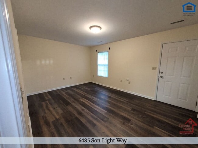 6485 Son Light Way, Unit 186 in Knoxville, TN - Foto de edificio - Building Photo