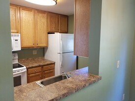 11 Farmgate Rd in South Berwick, ME - Building Photo